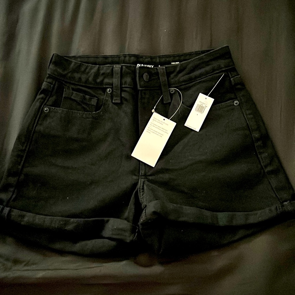 NWT! Women’s Old Navy Size 2 Black Denim Jean Shorts